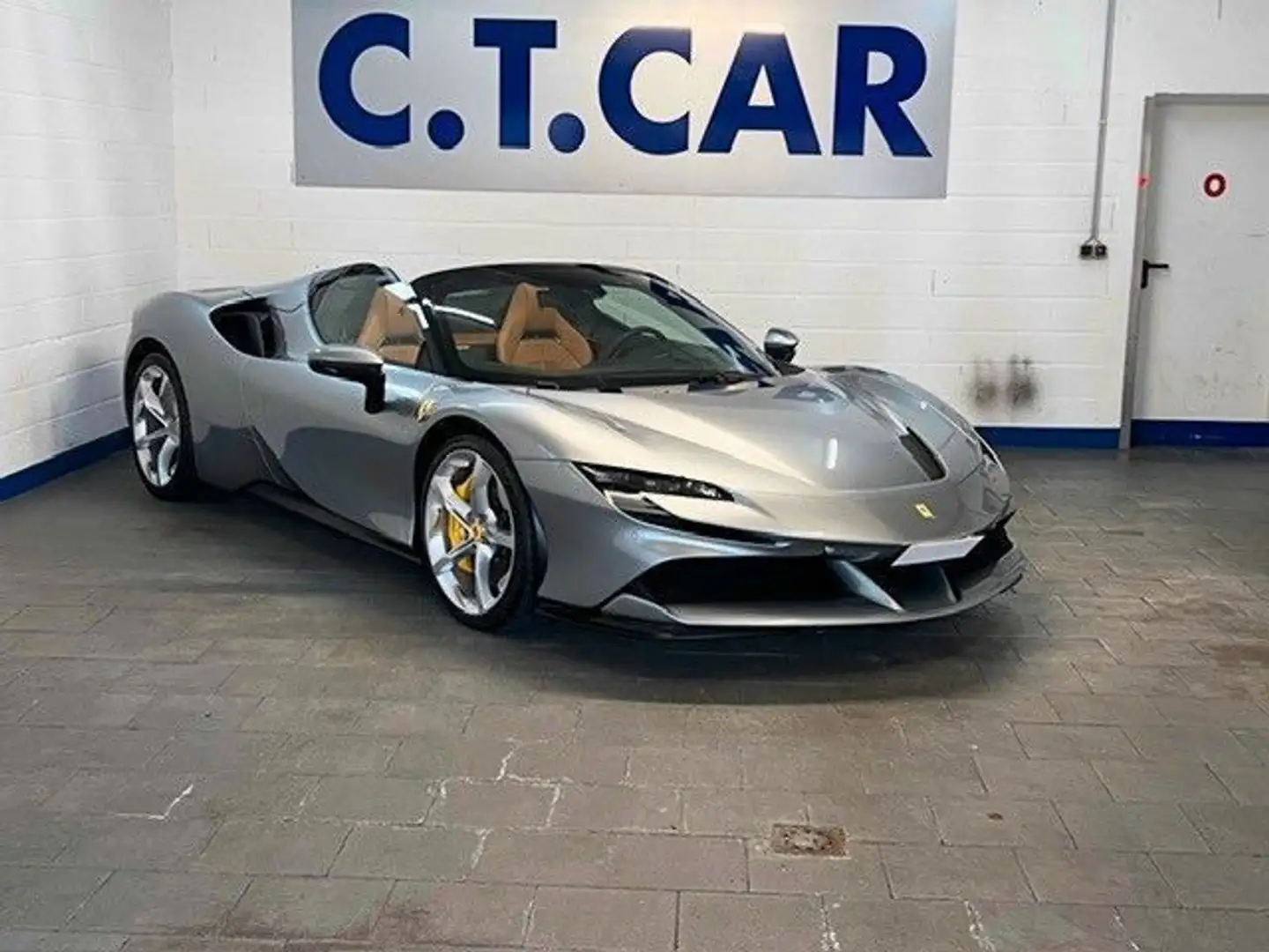 Ferrari SF90 Spider JBL Lift Kamera Garantie -1Hand Gri - 1