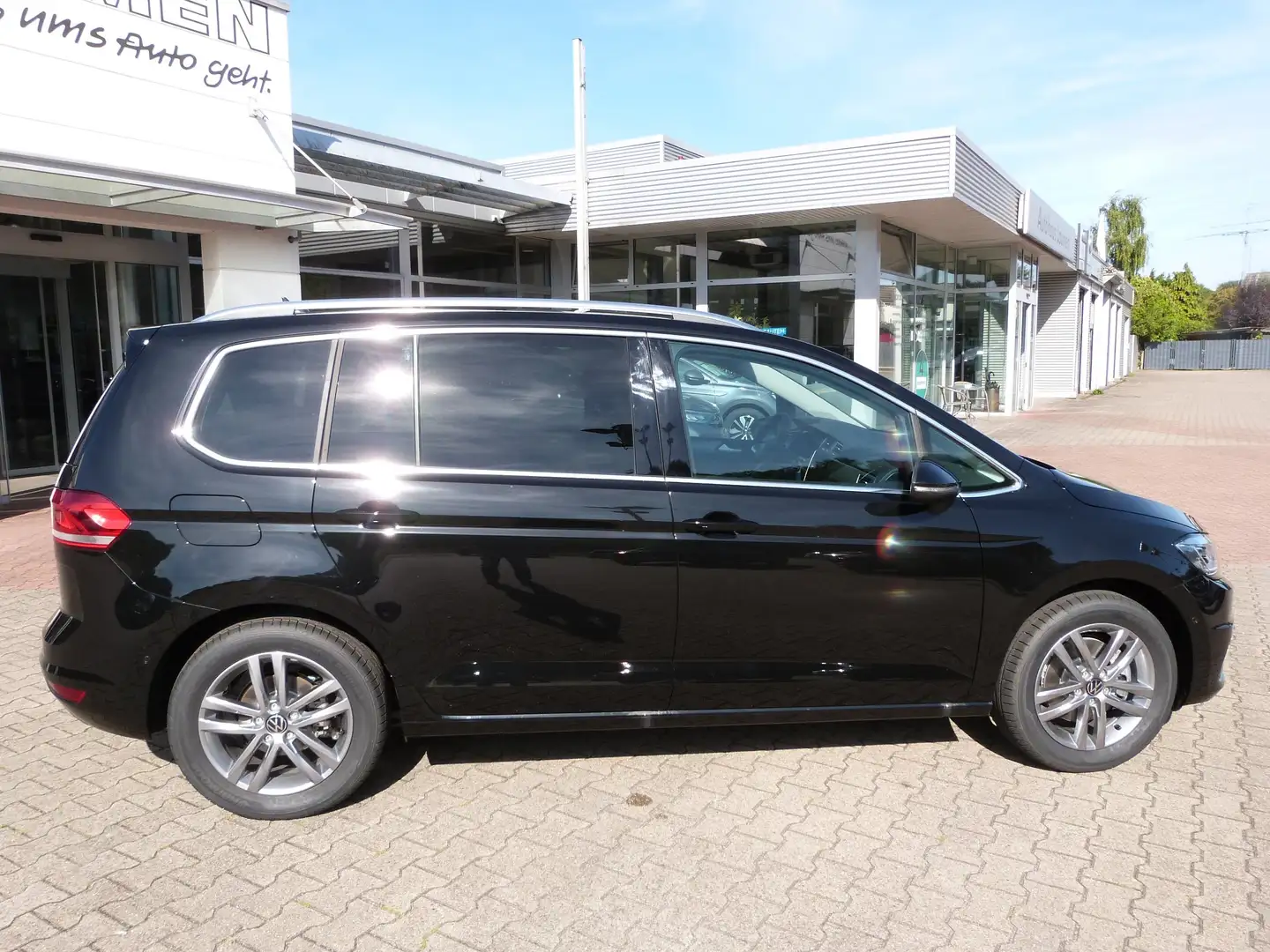 Volkswagen Touran 1.5 TSI DSG Comfortline 7-Sitzer AHK CAM Navi ACC Schwarz - 2