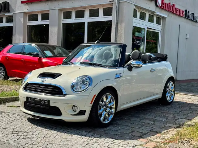 Mini Convertible view 2