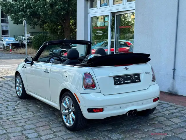 Mini Convertible view 6