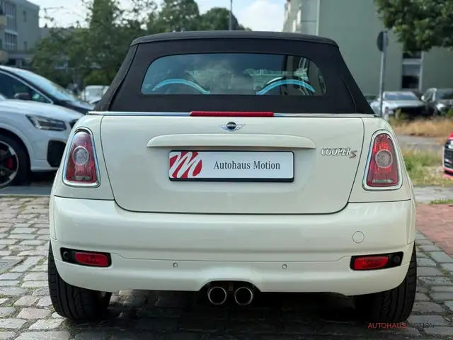 Mini Convertible view 10