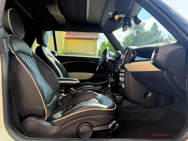 Mini Convertible view 15