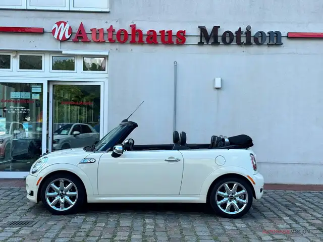 Mini Convertible view 7