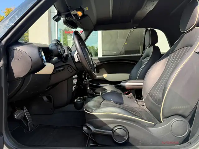 Mini Convertible view 14