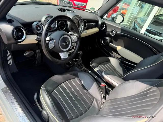 Mini Convertible view 12