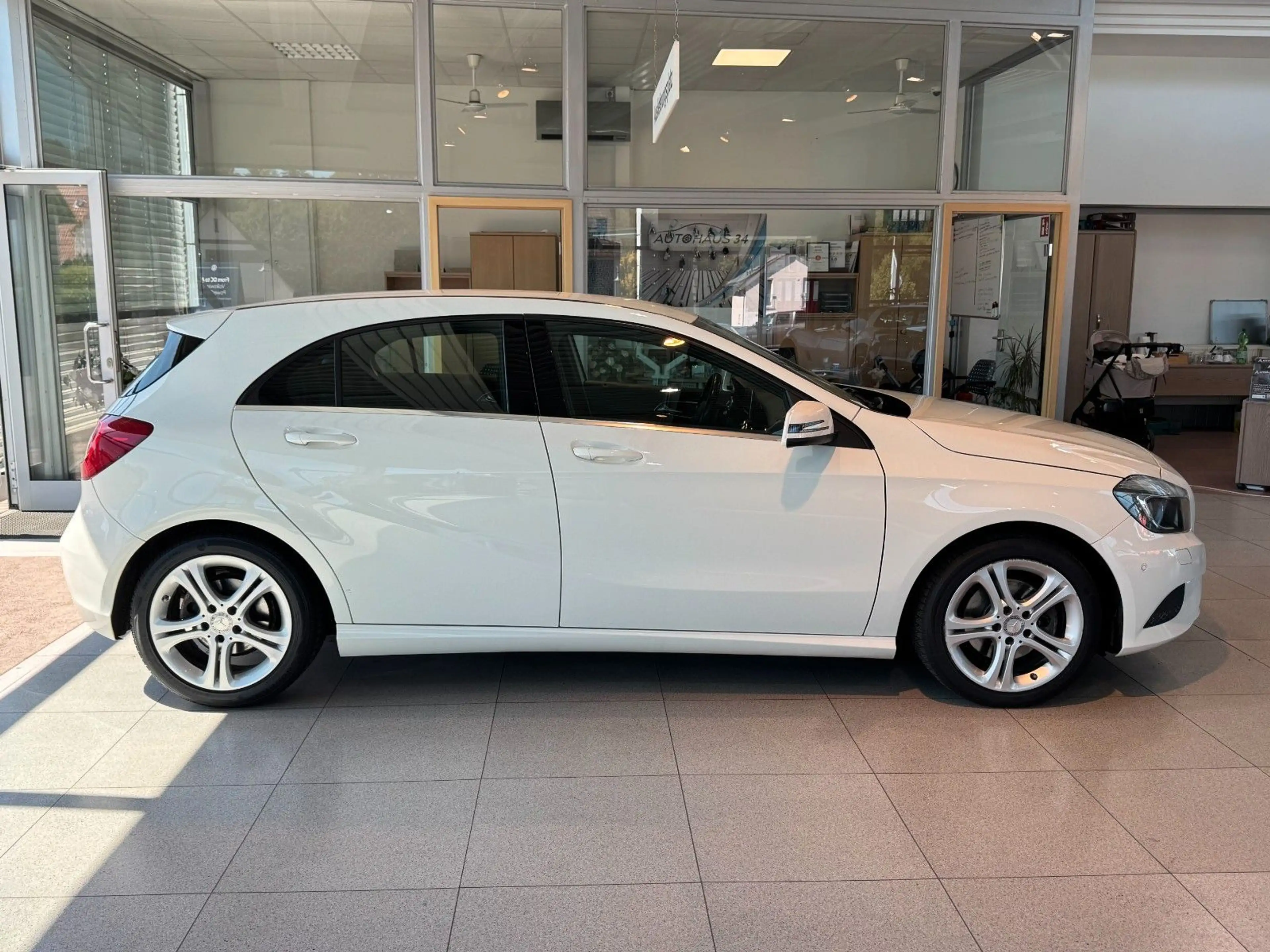Mercedes-Benz A 180 BlueEfficiency Automatik URBAN AHK — photo 9