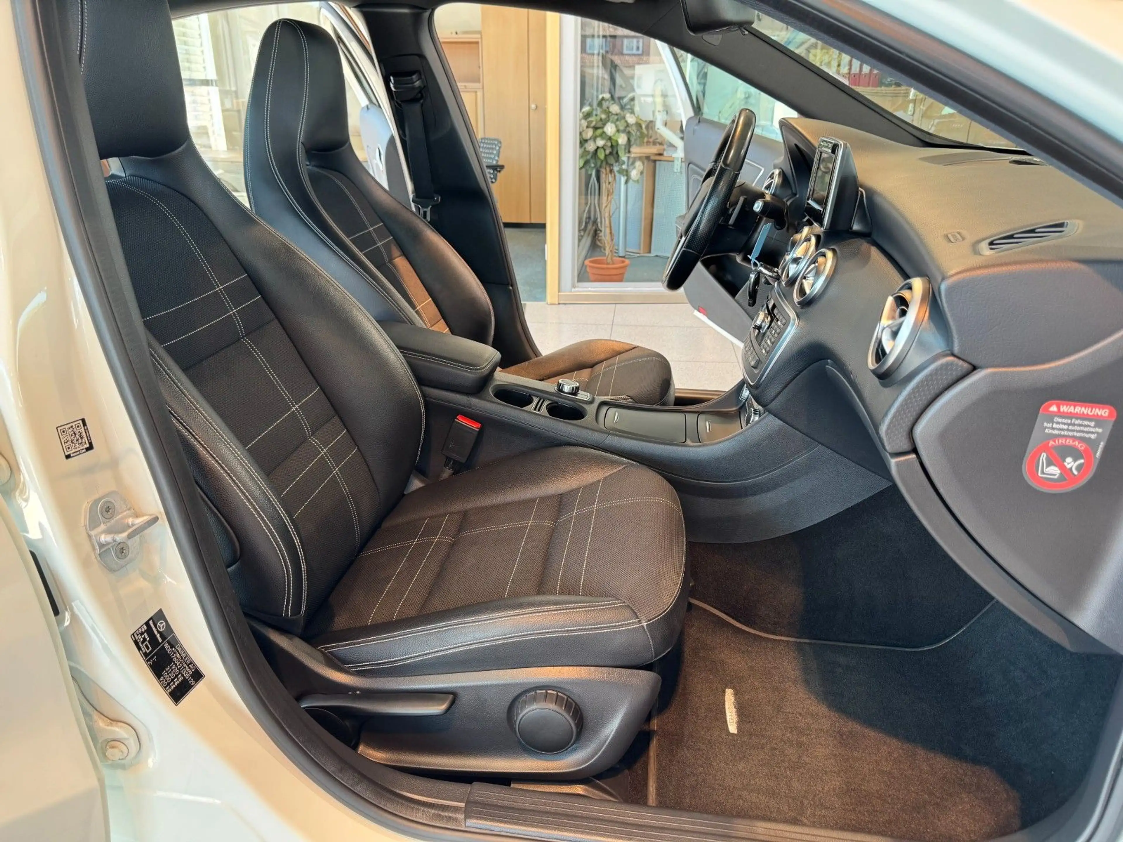 Mercedes-Benz A 180 BlueEfficiency Automatik URBAN AHK — photo 20