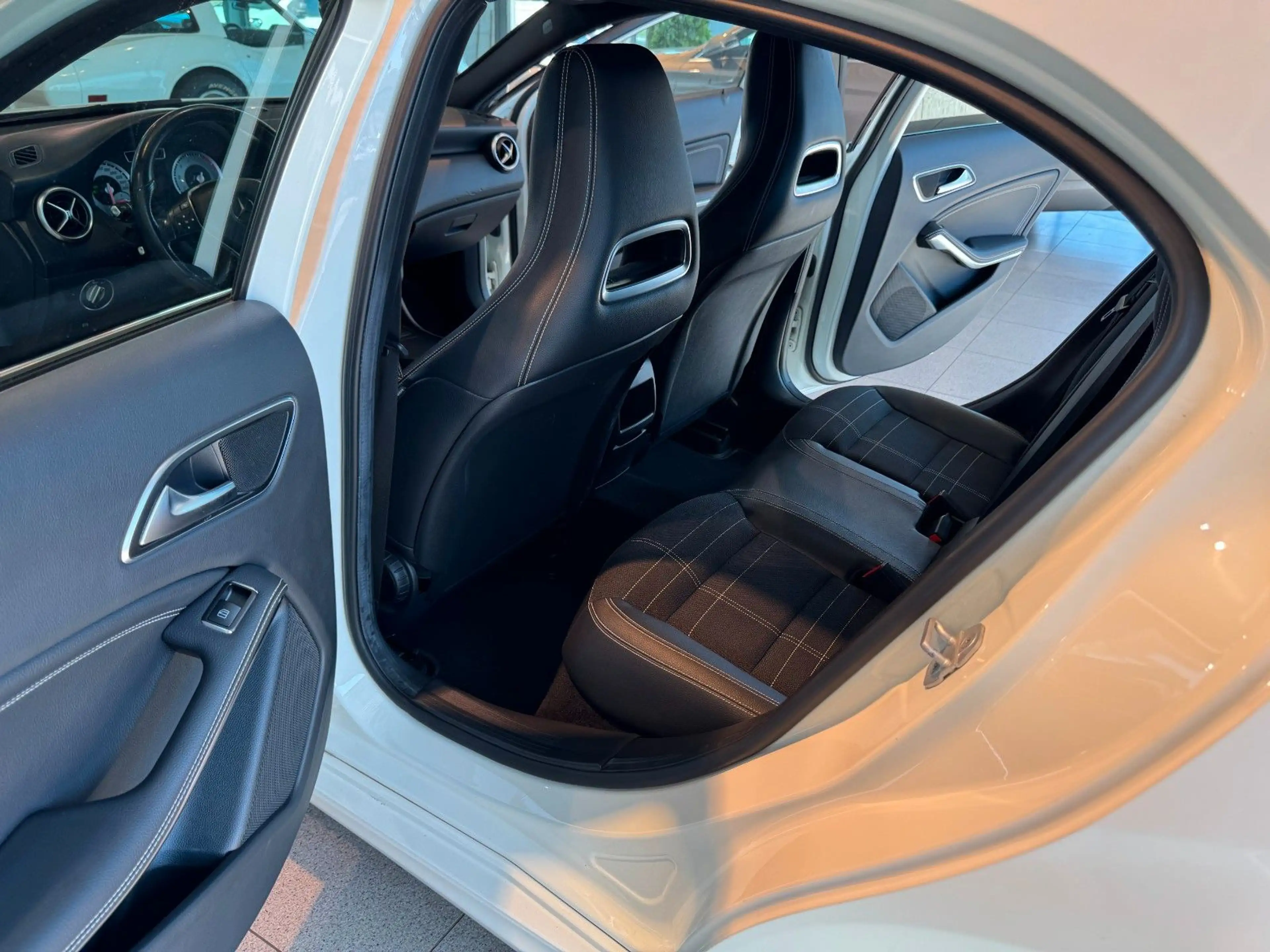 Mercedes-Benz A 180 BlueEfficiency Automatik URBAN AHK — photo 16