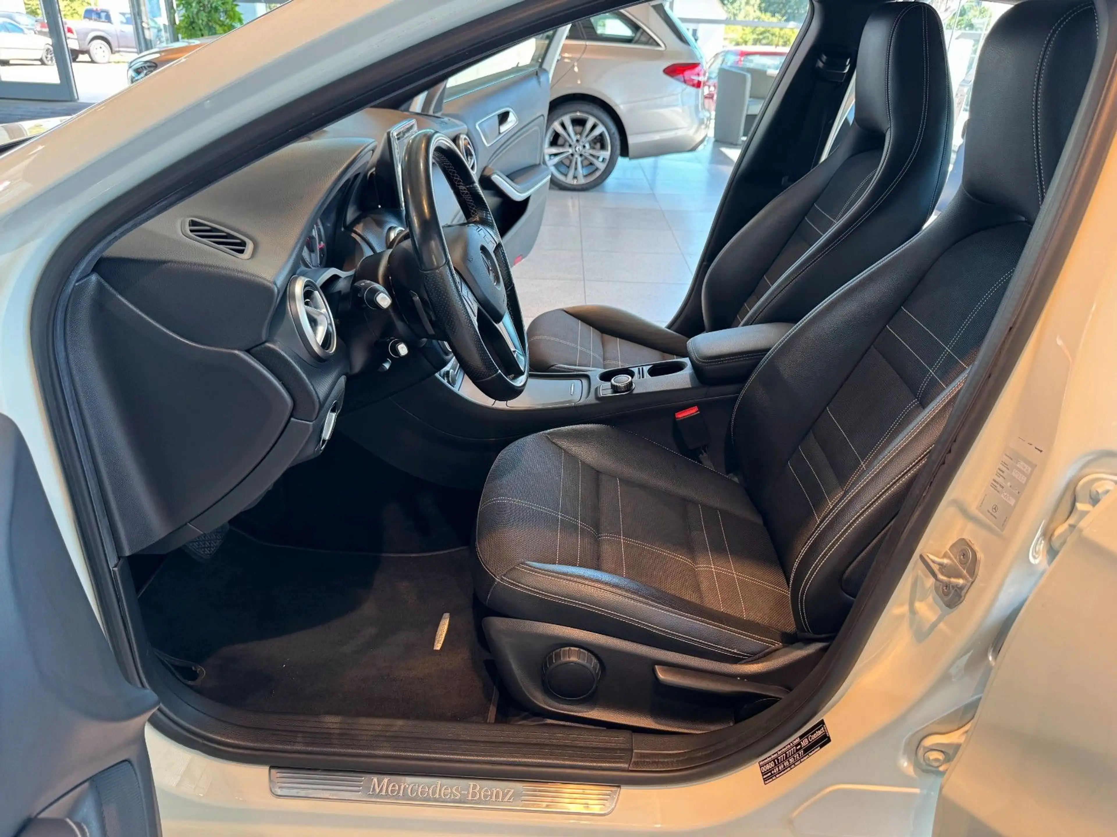 Mercedes-Benz A 180 BlueEfficiency Automatik URBAN AHK — photo 15