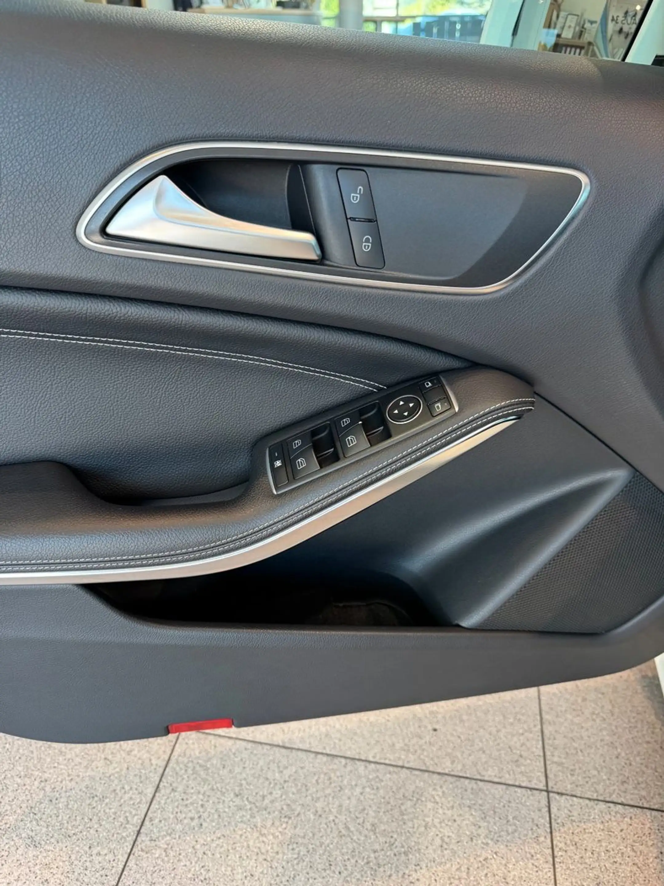 Mercedes-Benz A 180 BlueEfficiency Automatik URBAN AHK — photo 22