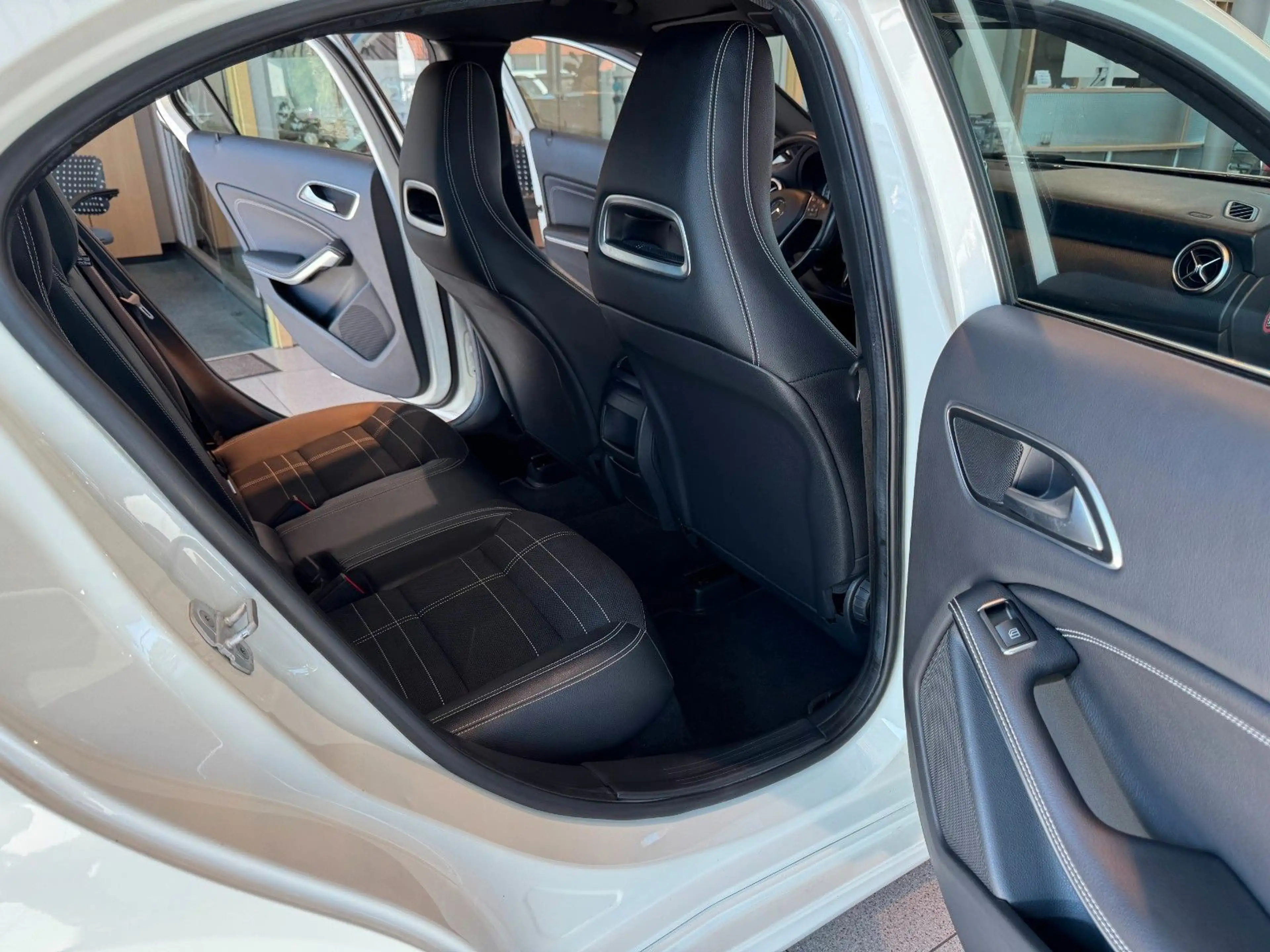 Mercedes-Benz A 180 BlueEfficiency Automatik URBAN AHK — photo 18
