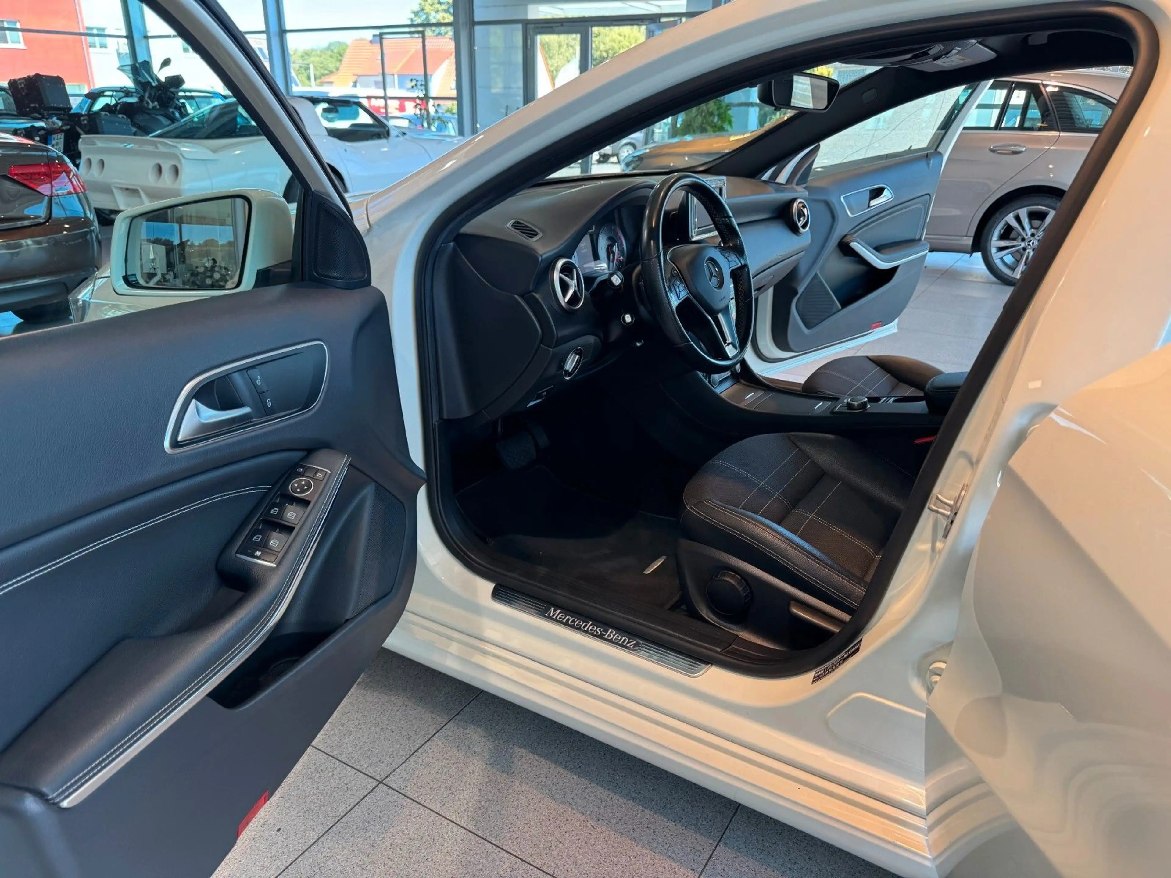 Mercedes-Benz A 180 BlueEfficiency Automatik URBAN AHK — photo 14