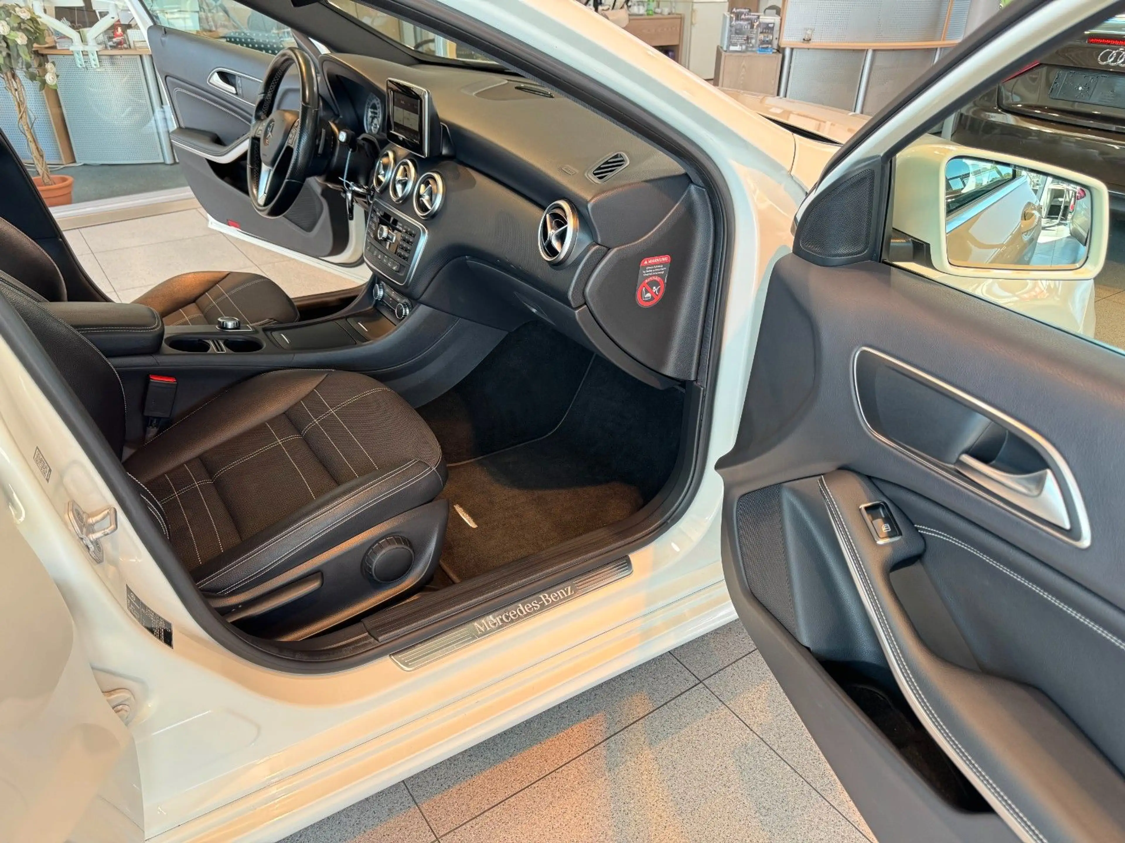 Mercedes-Benz A 180 BlueEfficiency Automatik URBAN AHK — photo 19