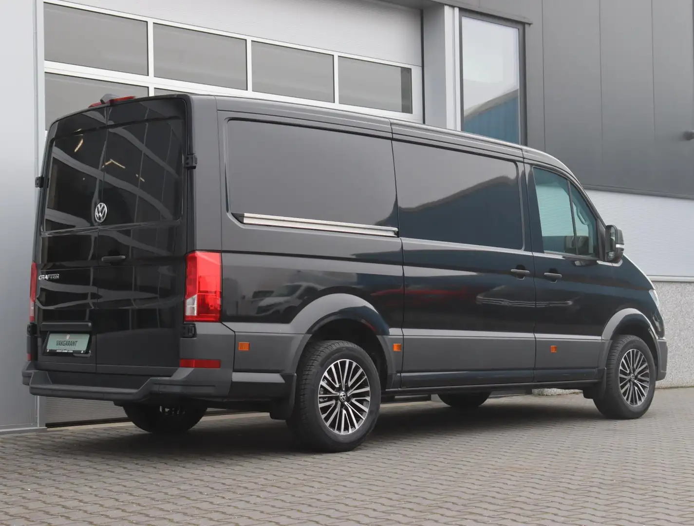 Volkswagen Crafter 35 2.0 TDI L3H2 Highline 177PK Automaat ACC | LED Nero - 2