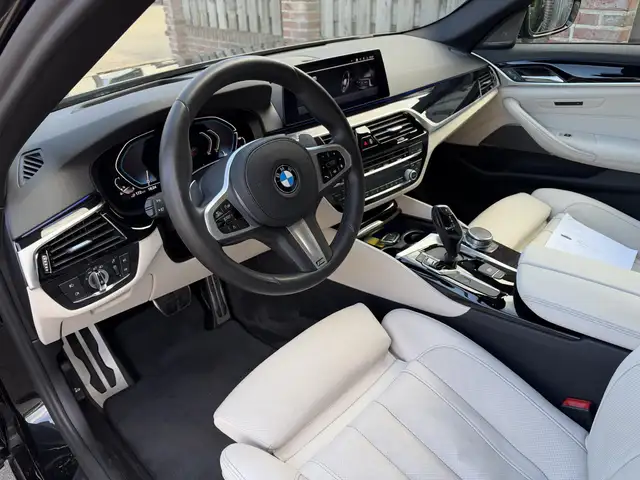 BMW 5 Series view 15