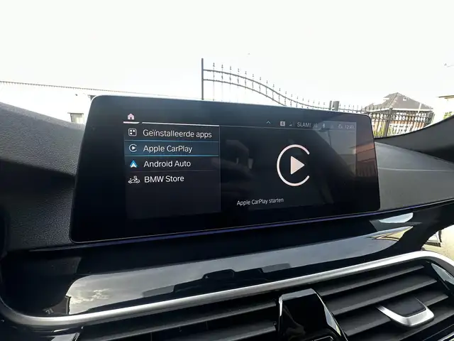 BMW 5 Series view 19