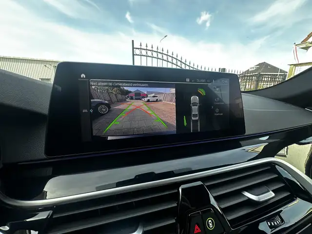 BMW 5 Series view 8