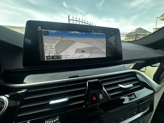 BMW 5 Series view 9