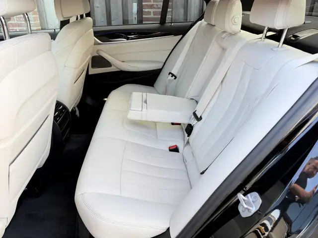 BMW 5 Series view 18