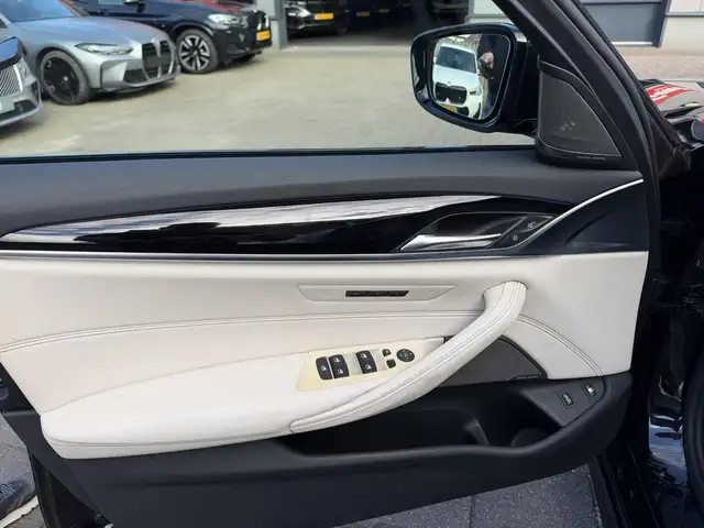 BMW 5 Series view 14