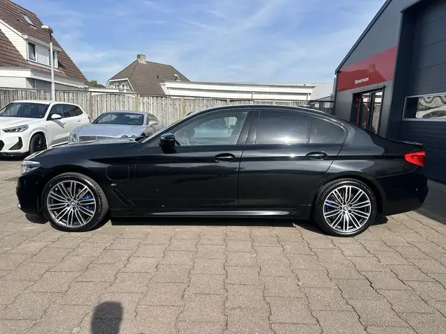 BMW 5 Series view 4