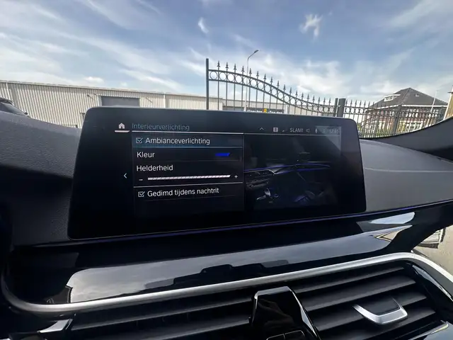 BMW 5 Series view 24