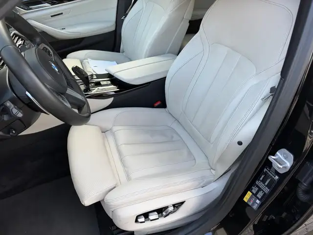 BMW 5 Series view 3