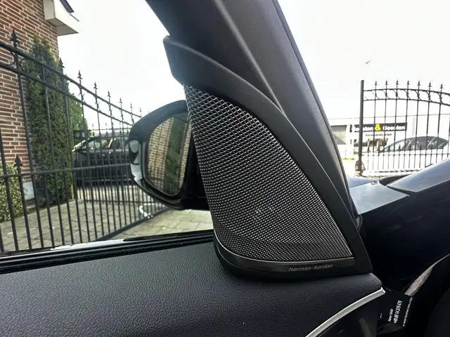BMW 5 Series view 27