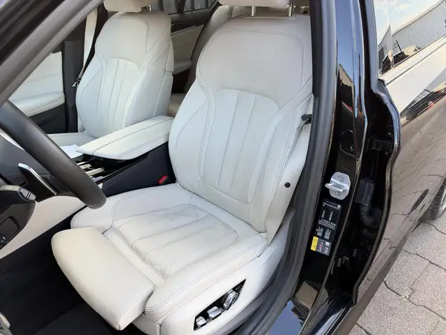 BMW 5 Series view 17