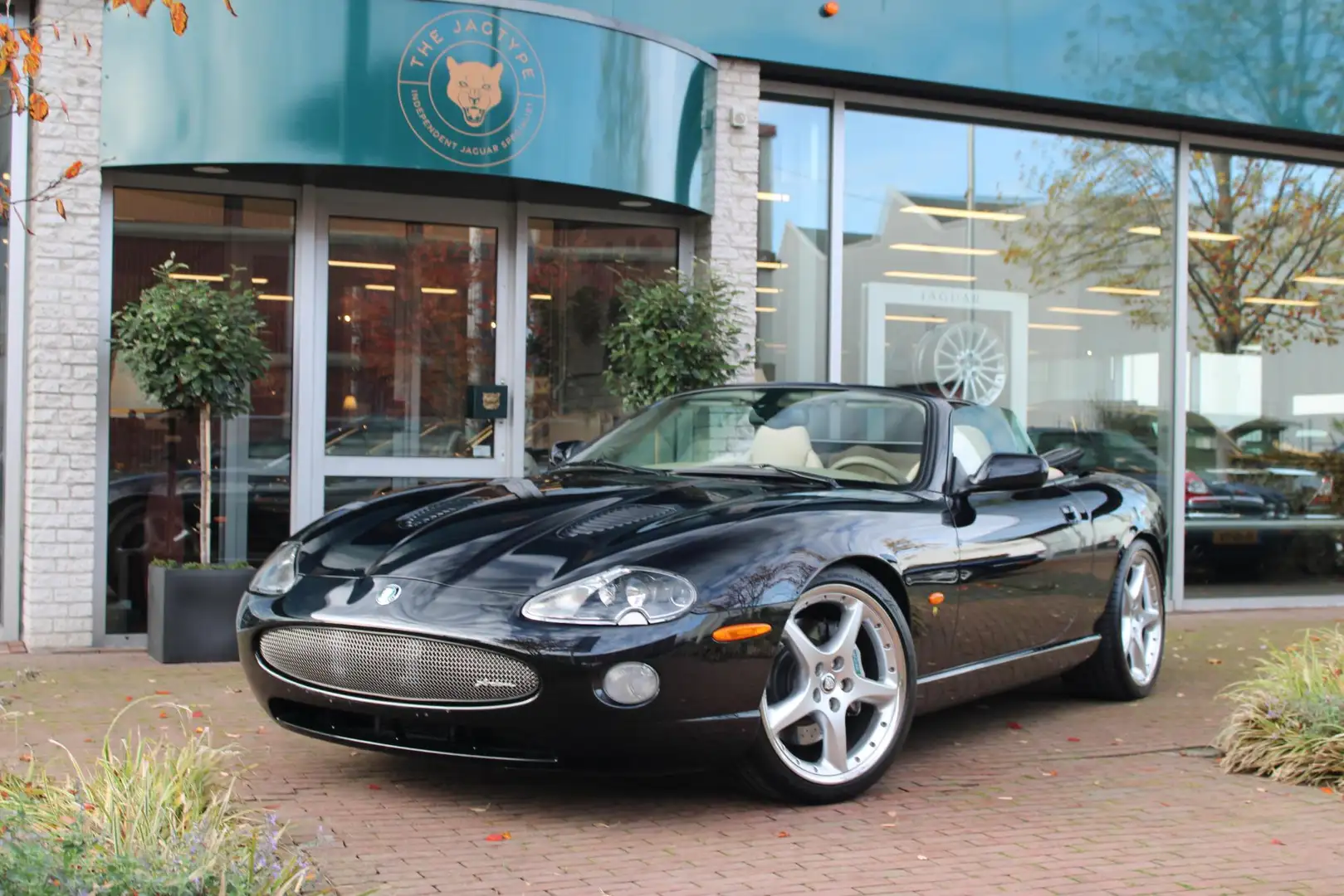 Jaguar XKR 4.2 V8 S Convertible - 1