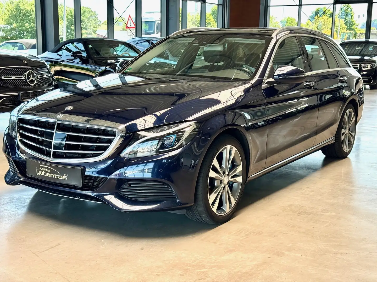 Mercedes-Benz C 350 e DISTRONIC+ Kamera Pano AIRMATICKEYLESS-GO IHC+ Blau - 1