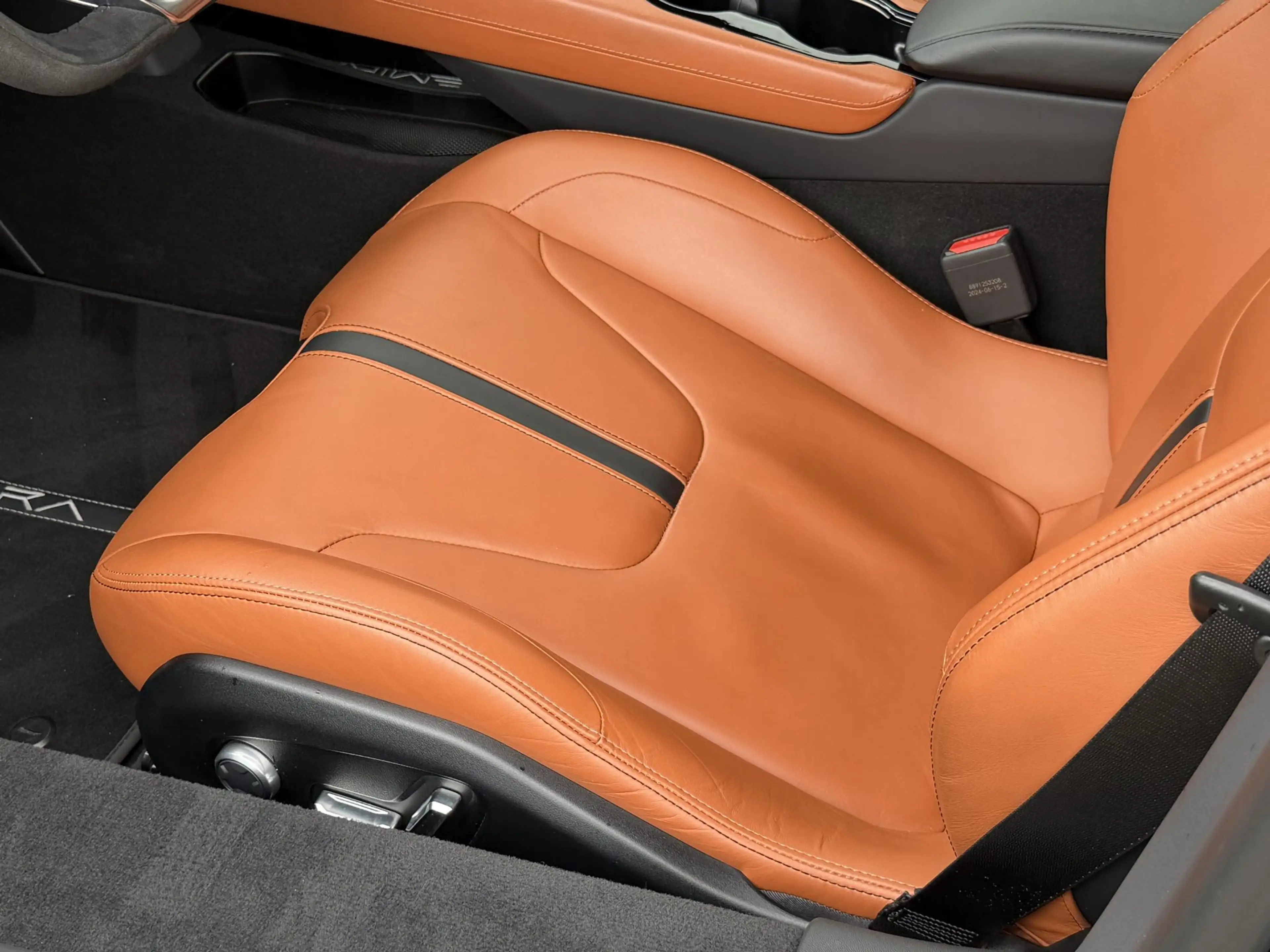 Lotus Emira 2.0 i4 First Edition | NL-Auto/Alcantara/KEF Premi — photo 45