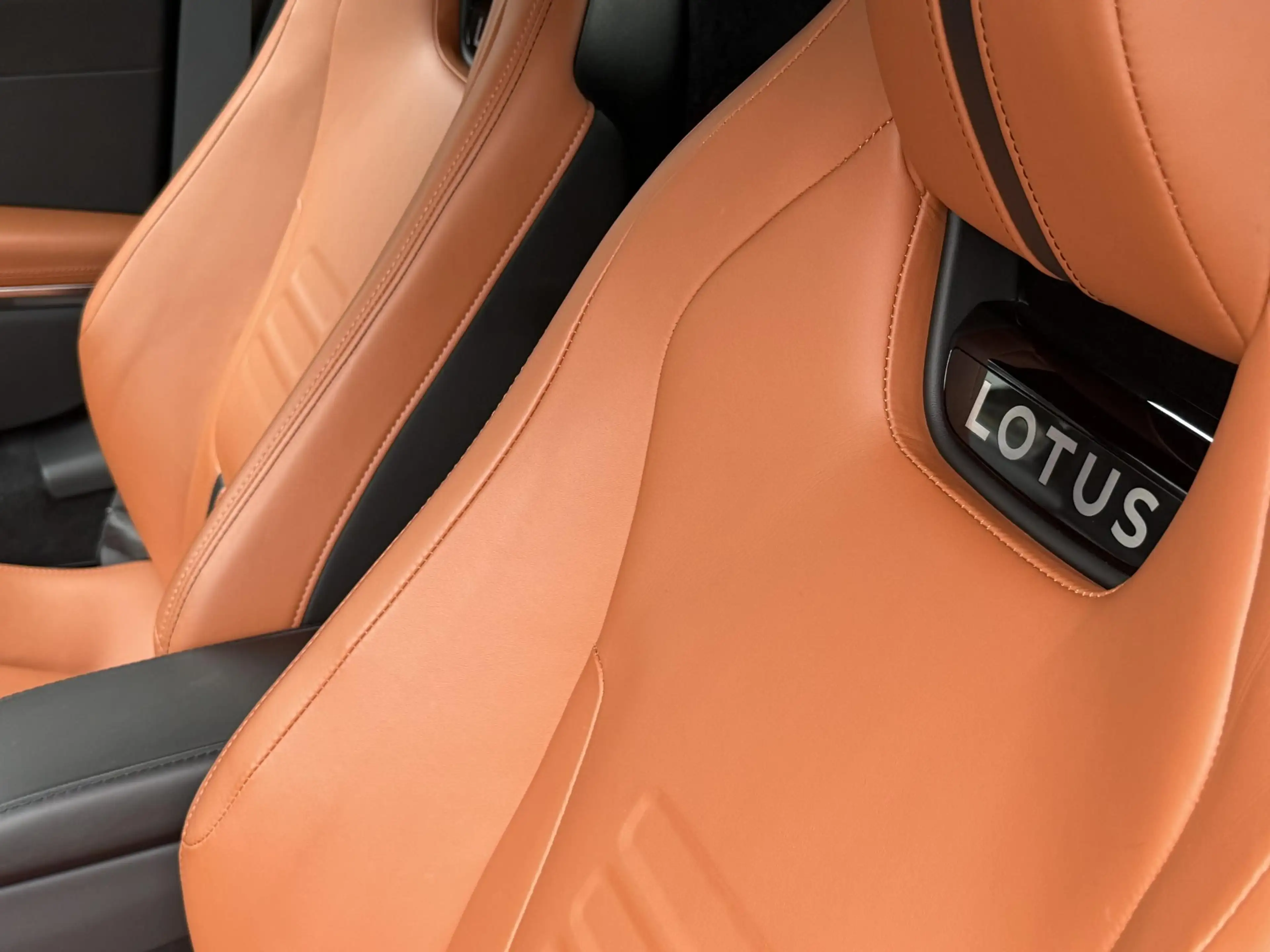 Lotus Emira 2.0 i4 First Edition | NL-Auto/Alcantara/KEF Premi — photo 34