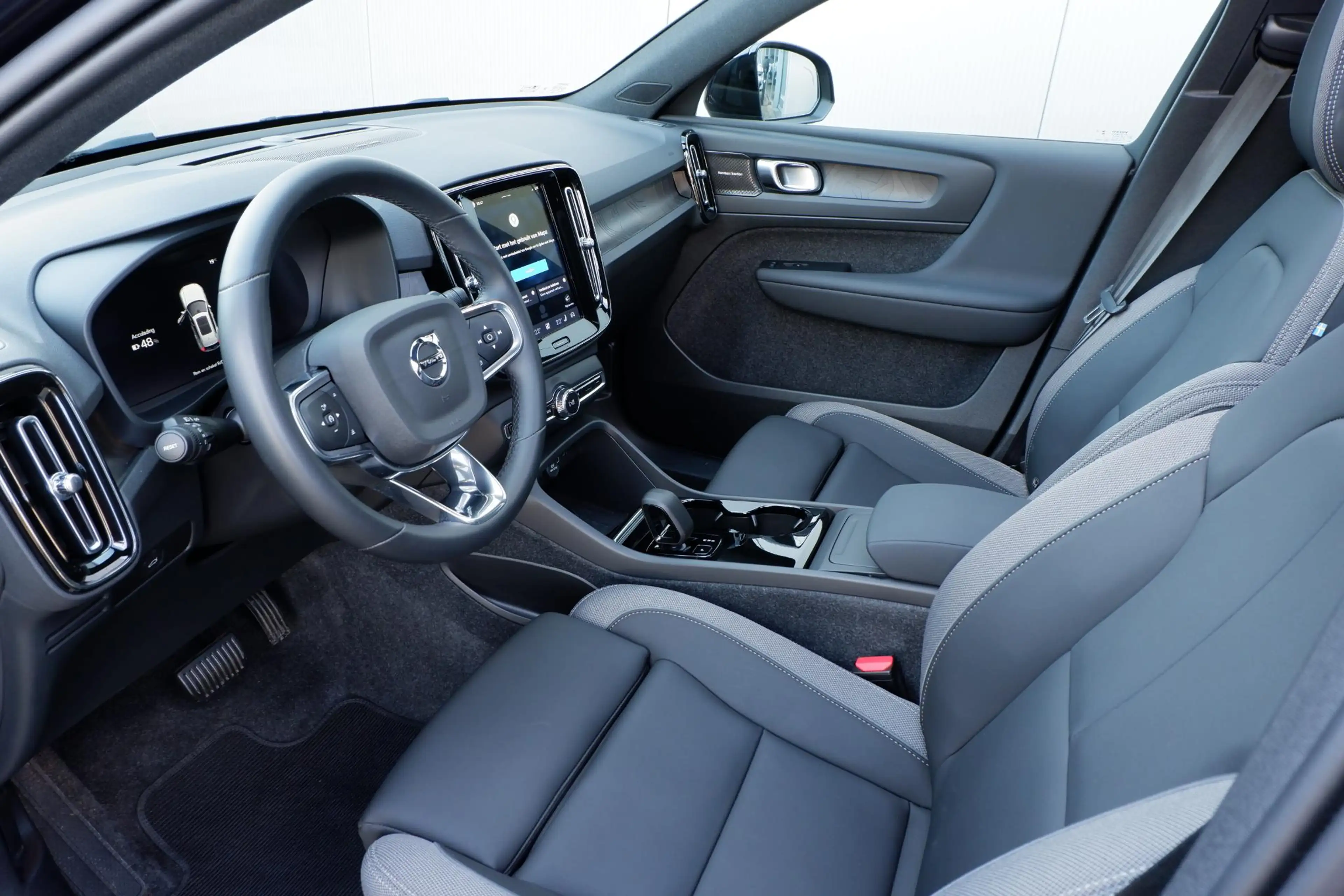 Volvo XC40 Single Motor Extended Range Ultimate 82 kWh | Trek — photo 3