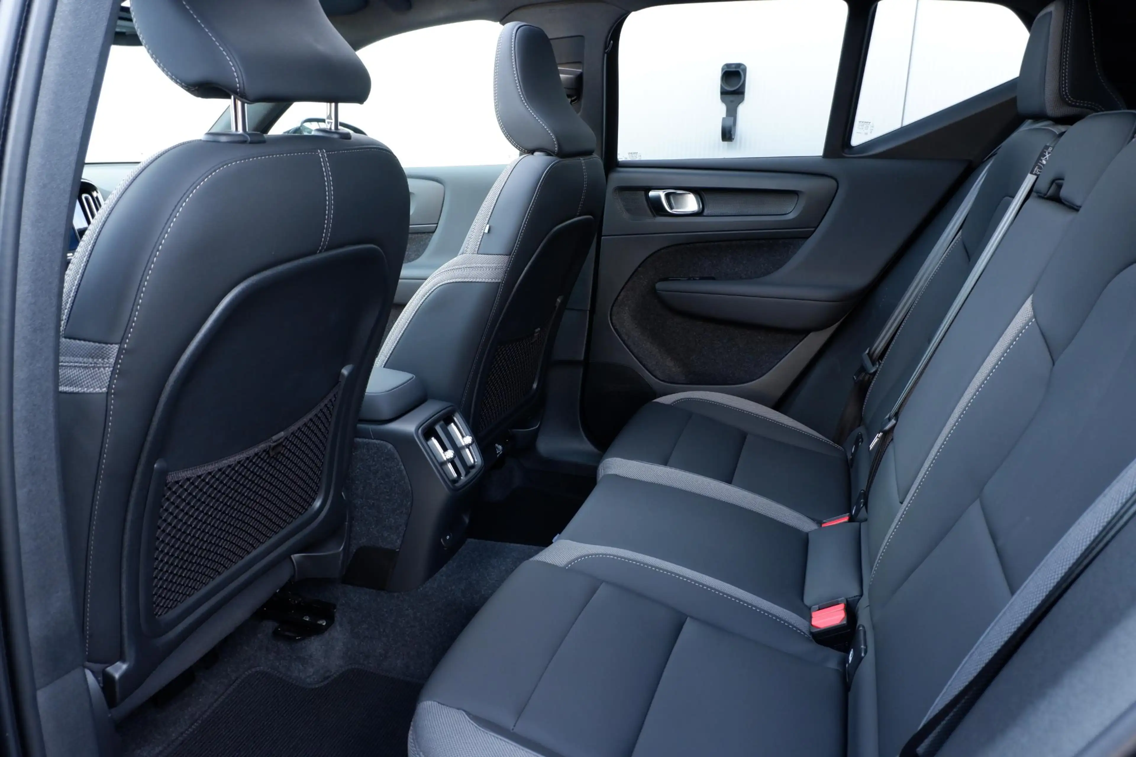 Volvo XC40 Single Motor Extended Range Ultimate 82 kWh | Trek — photo 7