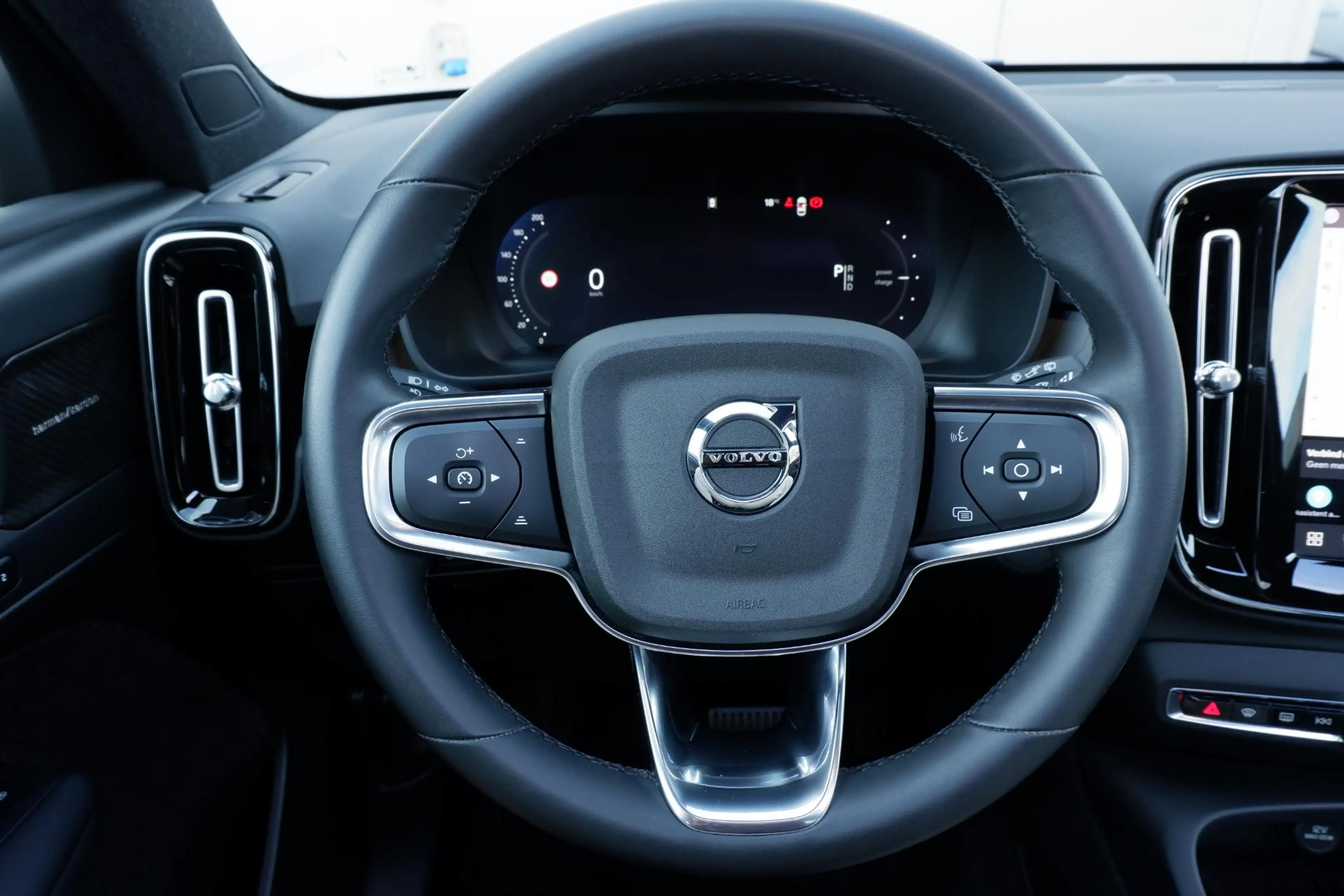 Volvo XC40 Single Motor Extended Range Ultimate 82 kWh | Trek — photo 13