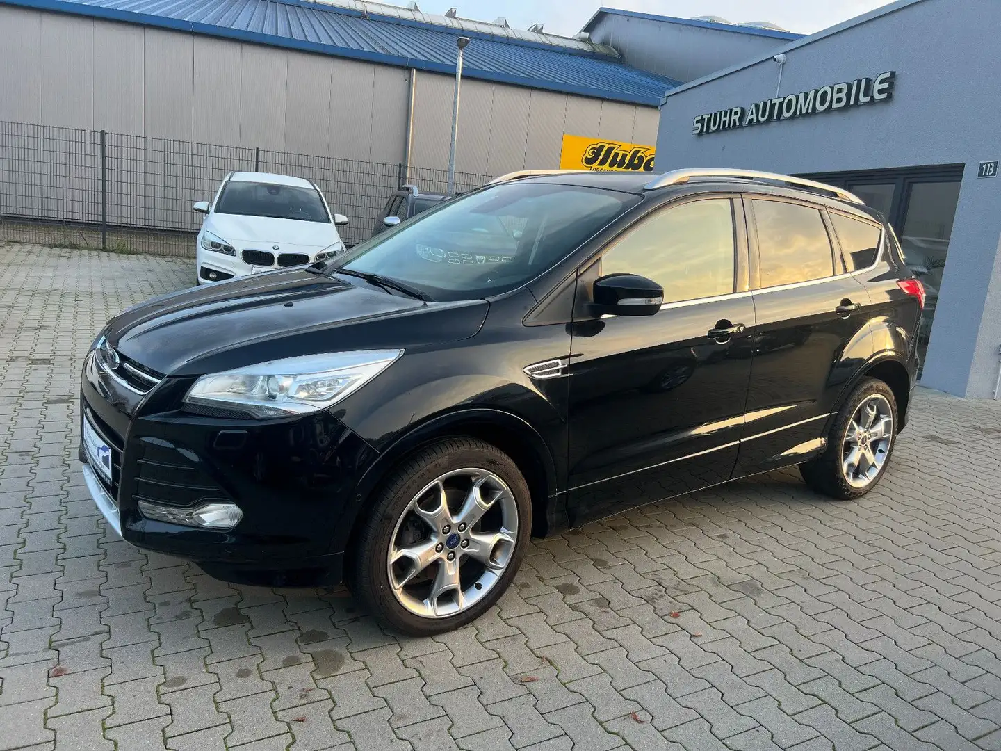 Ford Kuga Individual 2.0 4X4 Aut. AHK Kamera Navi Led Schwarz - 1