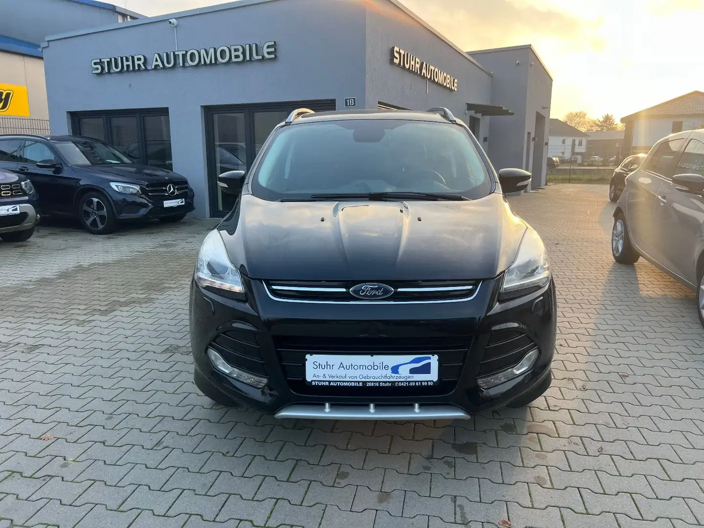 Ford Kuga Individual 2.0 4X4 Aut. AHK Kamera Navi Led Schwarz - 2