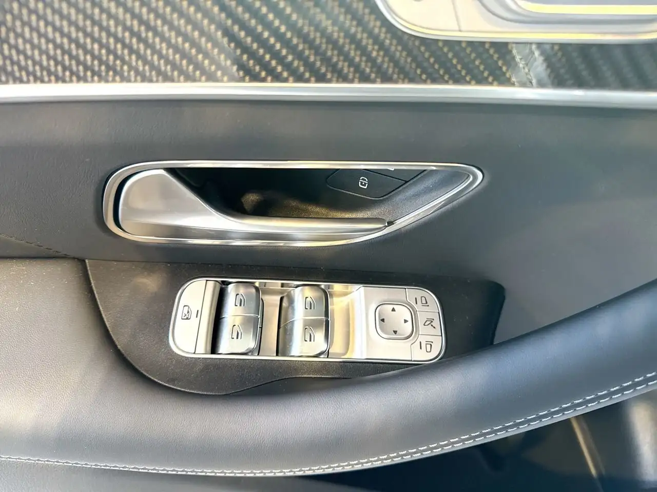 Mercedes-Benz GLE снимка Mercedes-Benz GLE