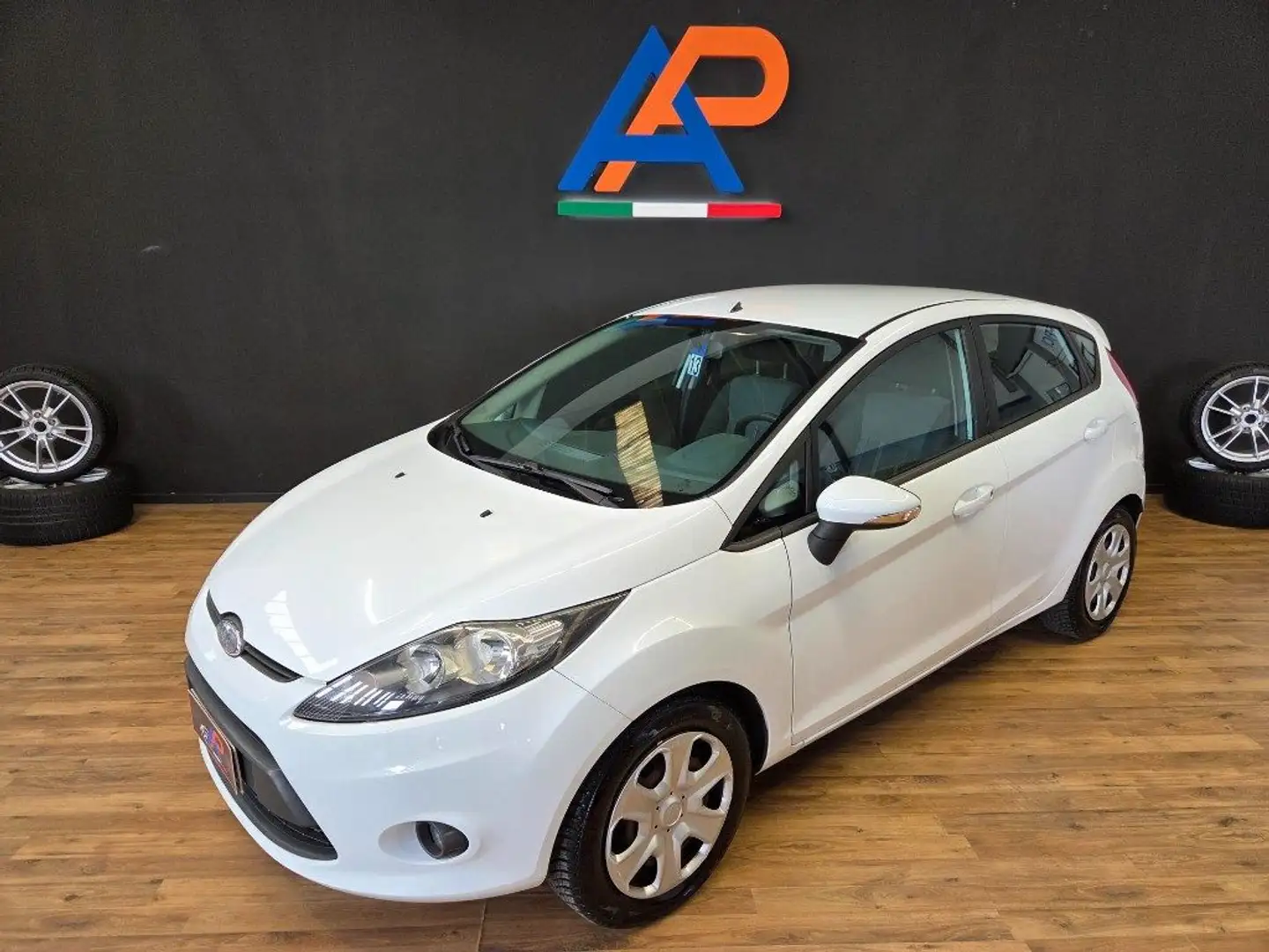 Ford Fiesta 1.2 82 CV 5 porte Titanium Bianco - 2