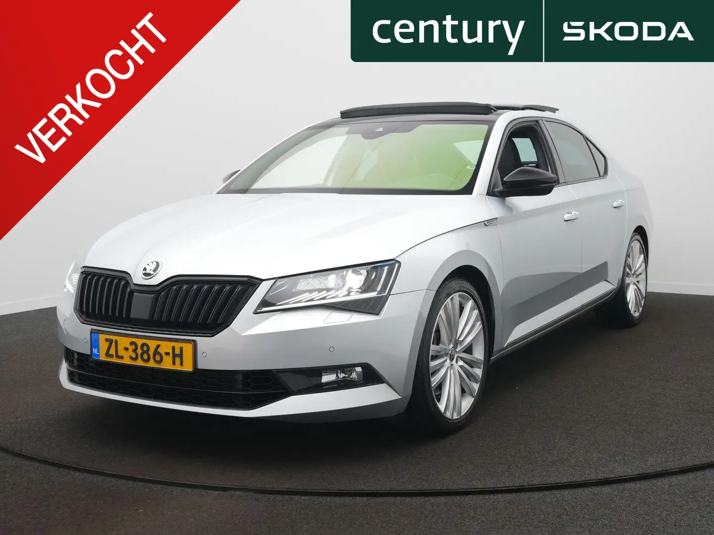 Skoda Superb 2.0 TSI 4x4 Sportline Business Panoramadak - Navig Grijs - 1