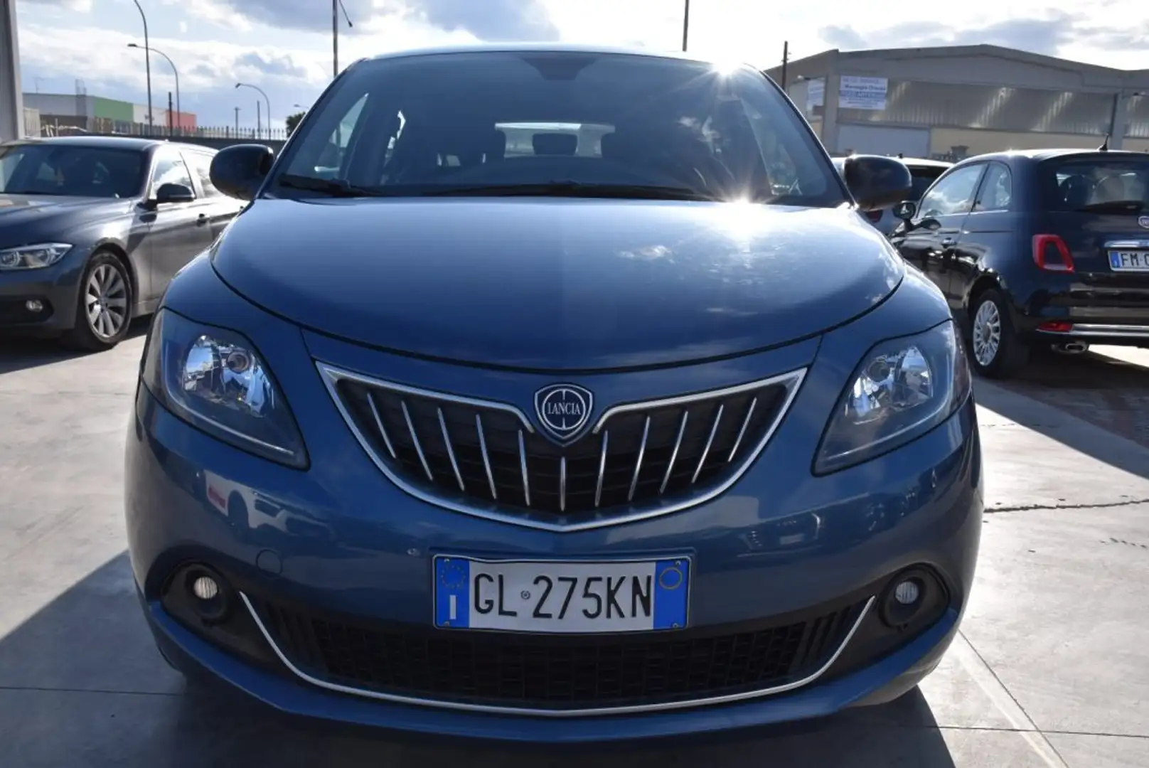 Lancia Ypsilon 1.0 FireFly 5 porte S&S Hybrid Gold Blu/Azzurro - 2