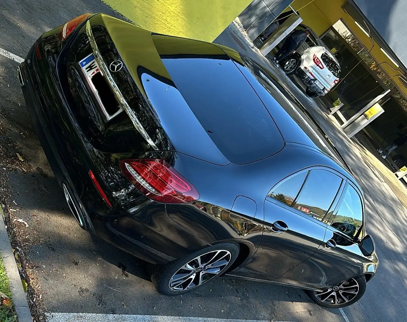 Mercedes-Benz E 220 9 G Tronic Schwarz - 2