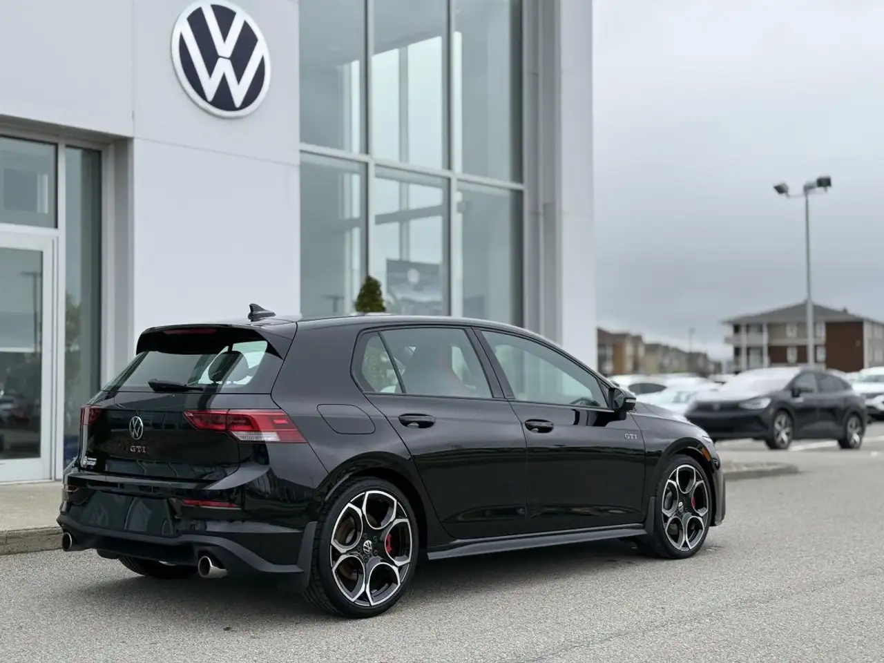Volkswagen Golf GTI снимка Volkswagen Golf GTI