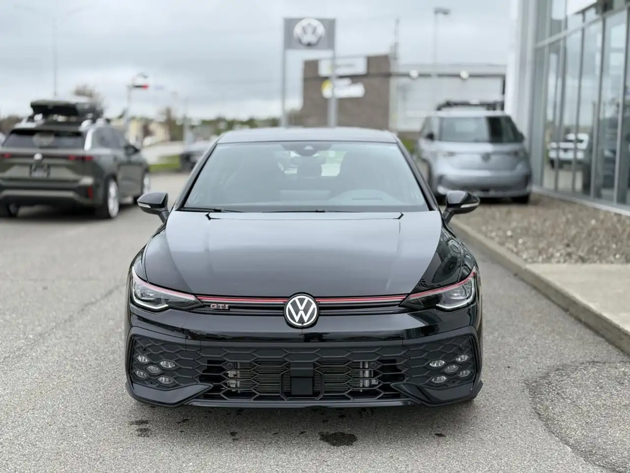 Volkswagen Golf GTI снимка Volkswagen Golf GTI