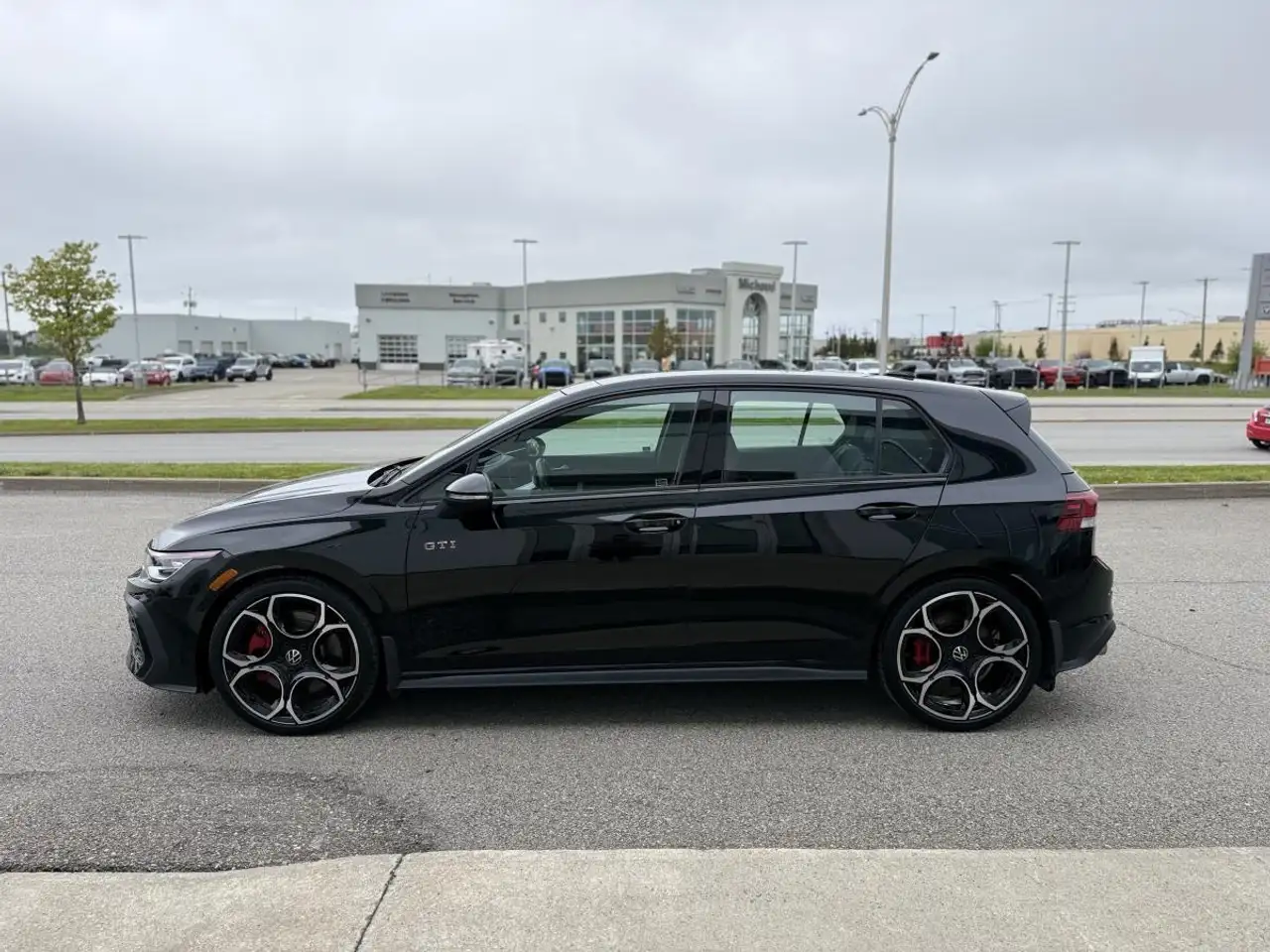 Volkswagen Golf GTI снимка Volkswagen Golf GTI