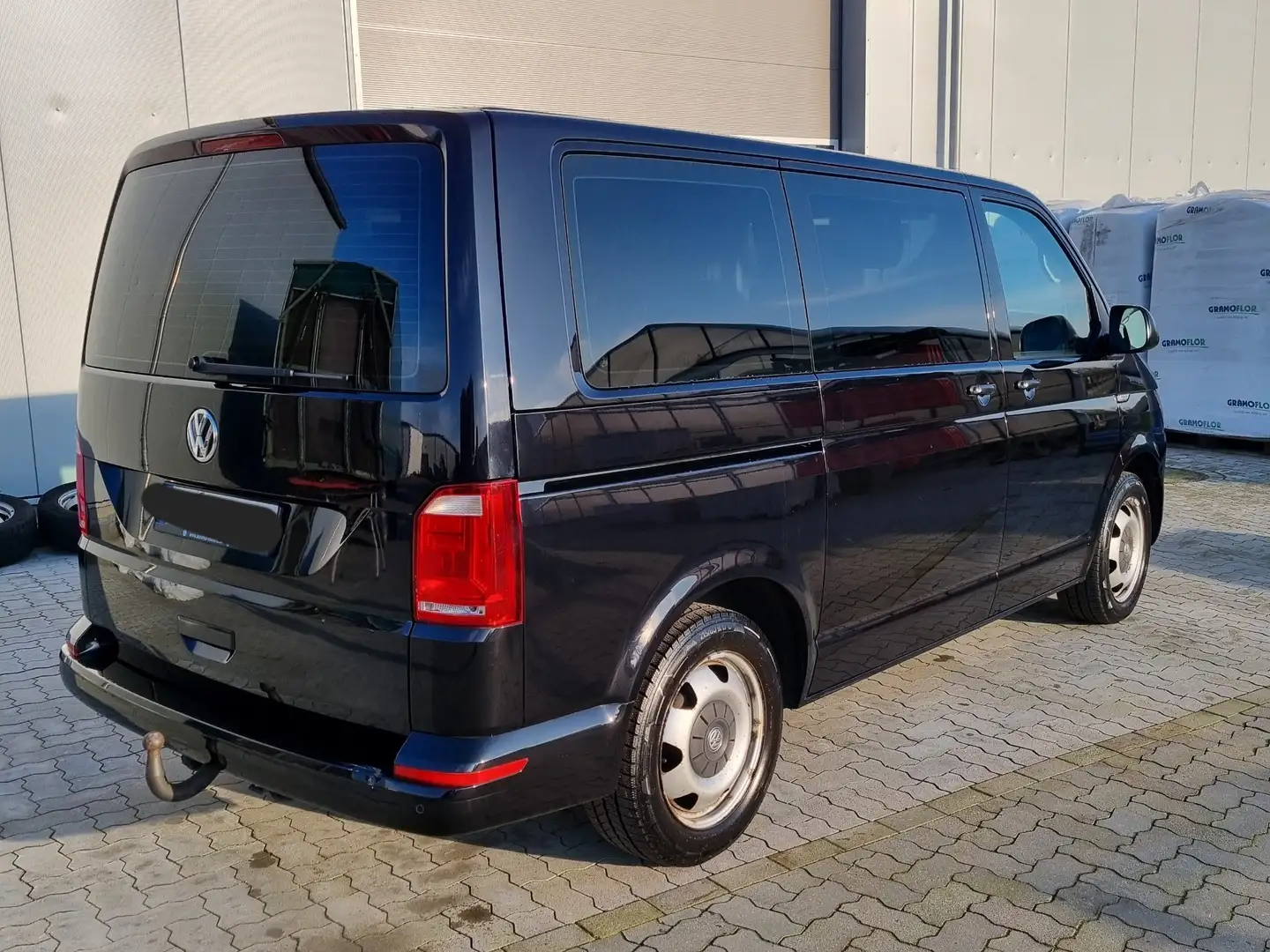 Volkswagen T6 Multivan Multivan Trendline Fekete - 2