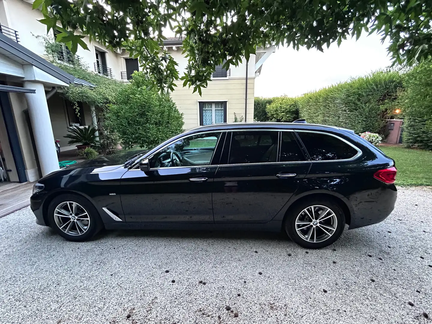BMW 520 Serie 5 G31 2017 Touring 520d Touring Luxury auto Zwart - 2