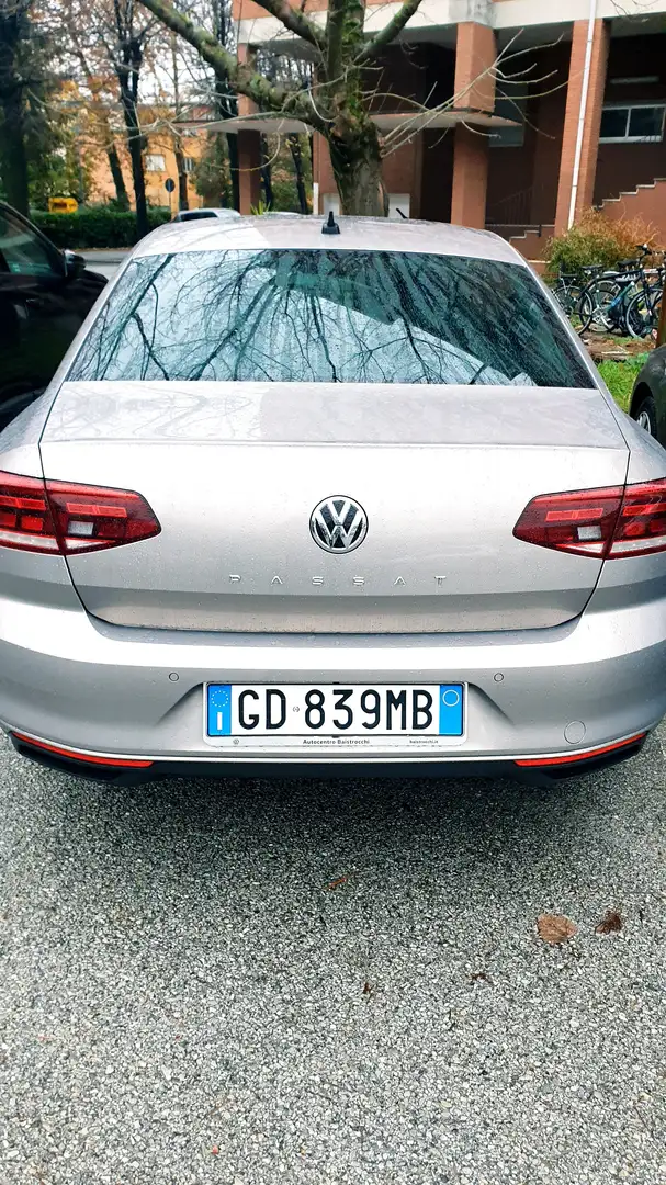 Volkswagen Passat Passat VIII 2021 Berlina 1.6 tdi  120cv dsg Auriu - 1