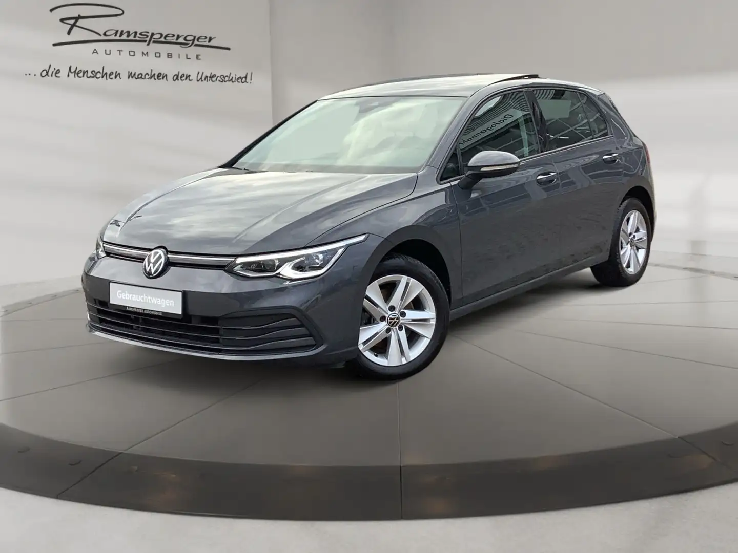Volkswagen Golf VIII 2.0 TDI DSG Life AHK ACC Pano LED Navi Grau - 2
